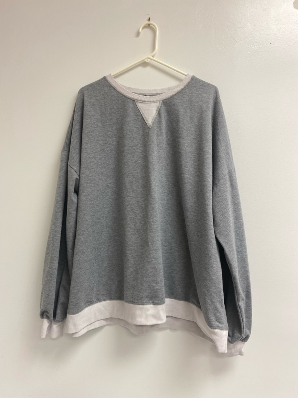 Women’s 4XL Long-sleeved Shirt Gray And White Comfy Athletic